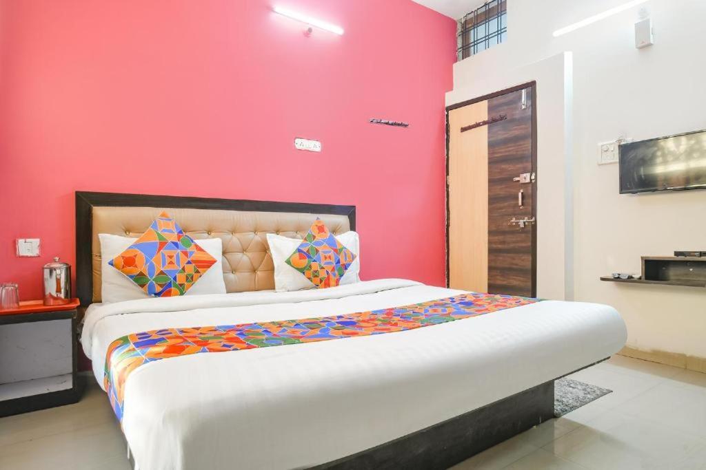 Hotel Royal Palace Indore Buitenkant foto